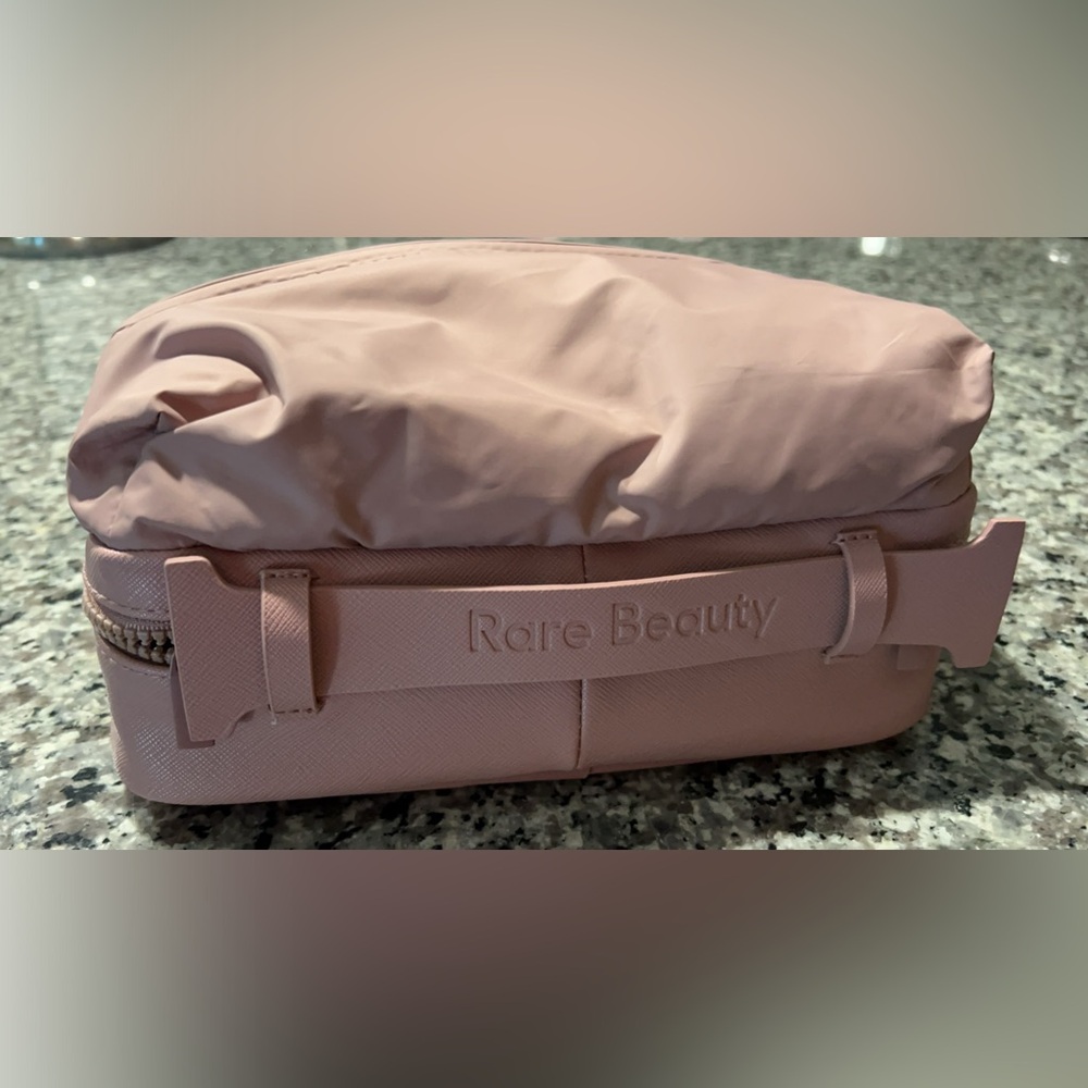 NWOT - Rare Beauty Puffy Toiletry Bag - Mauve